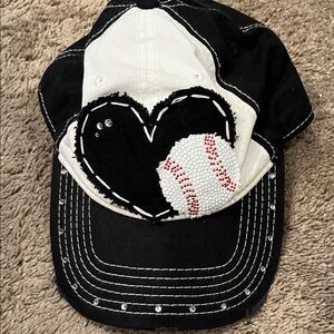 Baseball Mom Black and White Heart Baseball Cap